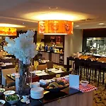 Doubletree By Hilton Lyon Eurexpo & 4* Saint-Priest