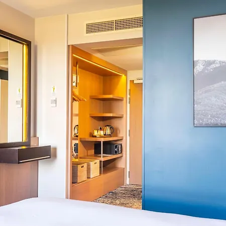 Hotel Doubletree By Hilton Lyon Eurexpo & 4*