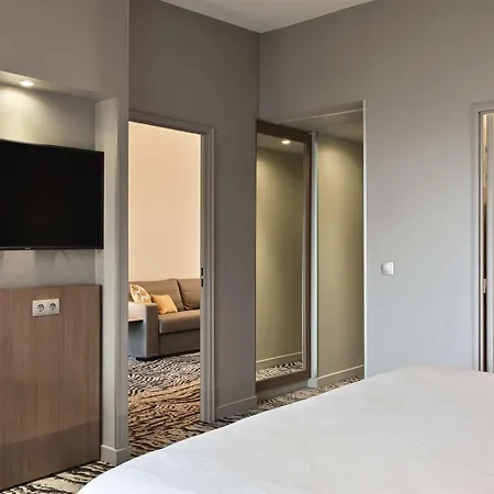 מלון Doubletree By Hilton Lyon Eurexpo &