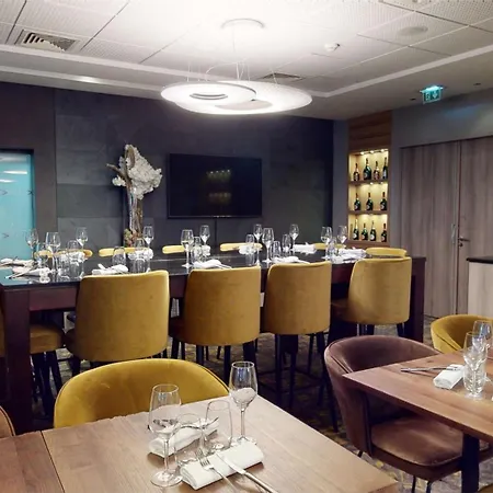 Doubletree By Hilton Lyon Eurexpo & מלון