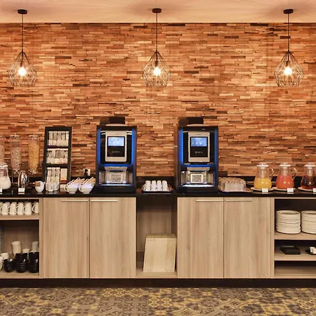 מלון Doubletree By Hilton Lyon Eurexpo & סן פריסט