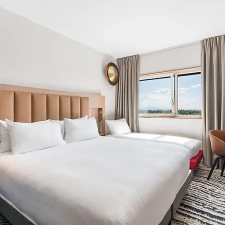 מלון Doubletree By Hilton Lyon Eurexpo & סן פריסט