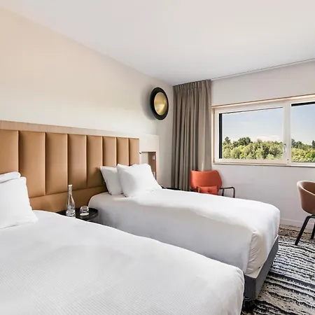 호텔 Doubletree By Hilton Lyon Eurexpo & 4*