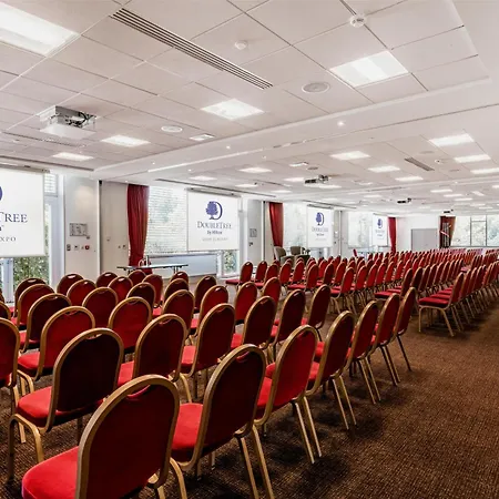 Doubletree By Hilton Lyon Eurexpo & ホテル サン・プリエスト