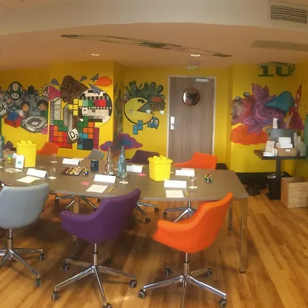 Doubletree By Hilton Lyon Eurexpo & מלון סן פריסט