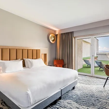 ホテル Doubletree By Hilton Lyon Eurexpo & サン・プリエスト