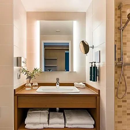 Hotel Doubletree By Hilton Lyon Eurexpo & 4*